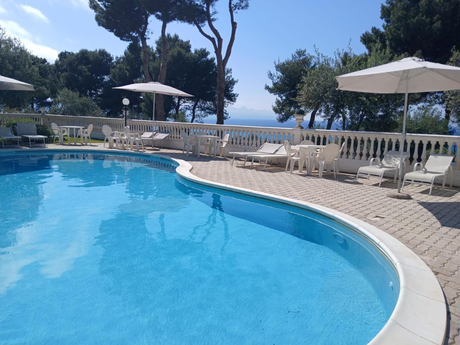 Villa Nunziatella Badia 特拉佩托 外观 照片